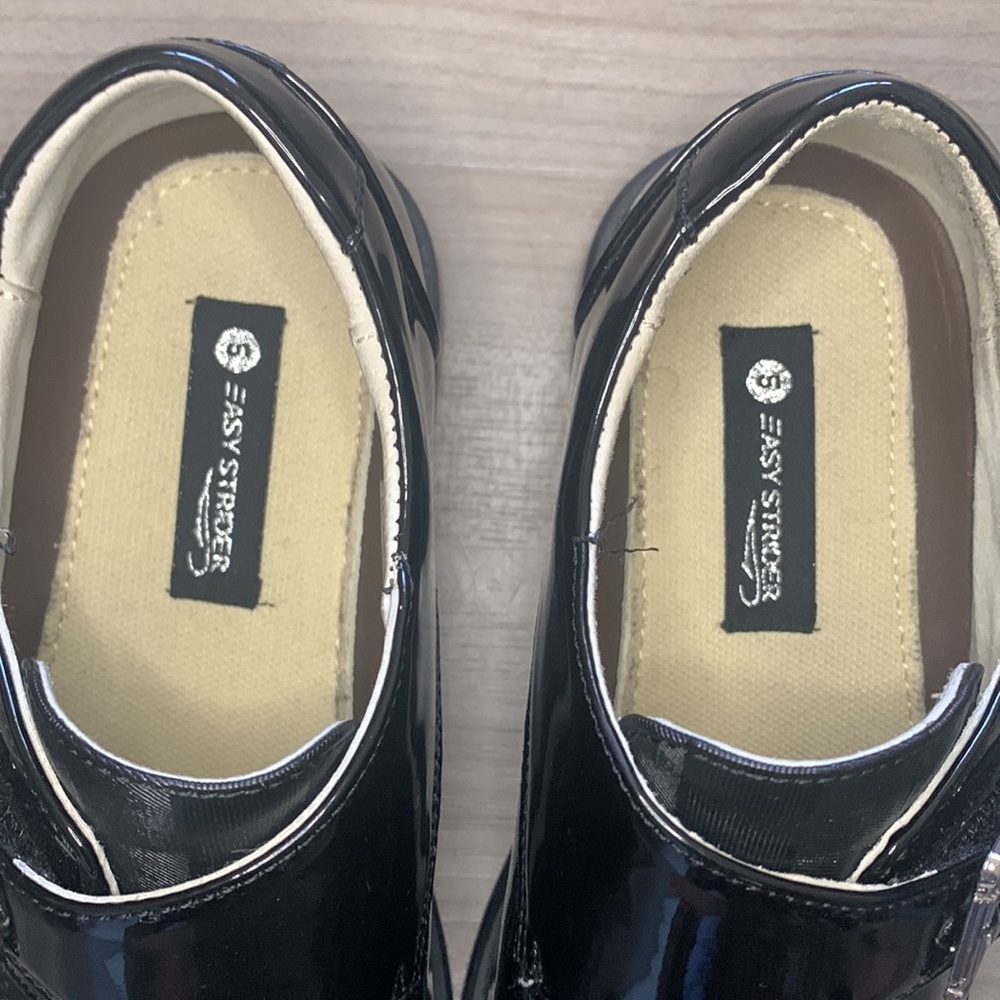 Easy Strider black dress shoe with buckle size 5 boys - Picture 2 of 6